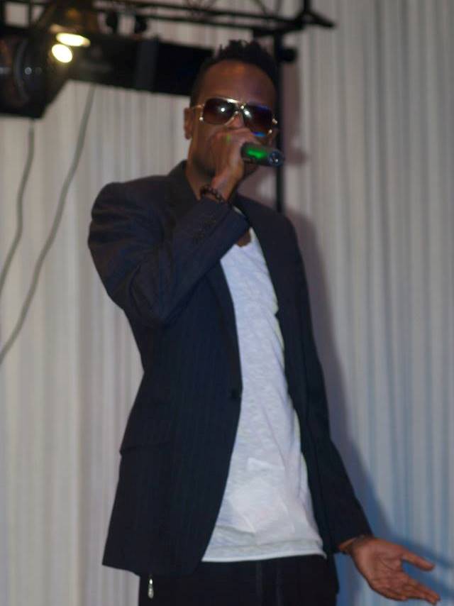 https://kamerlyrics.net/media/5182/roger.jpg