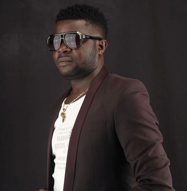 https://kamerlyrics.net/media/5259/junior-eyango.jpg