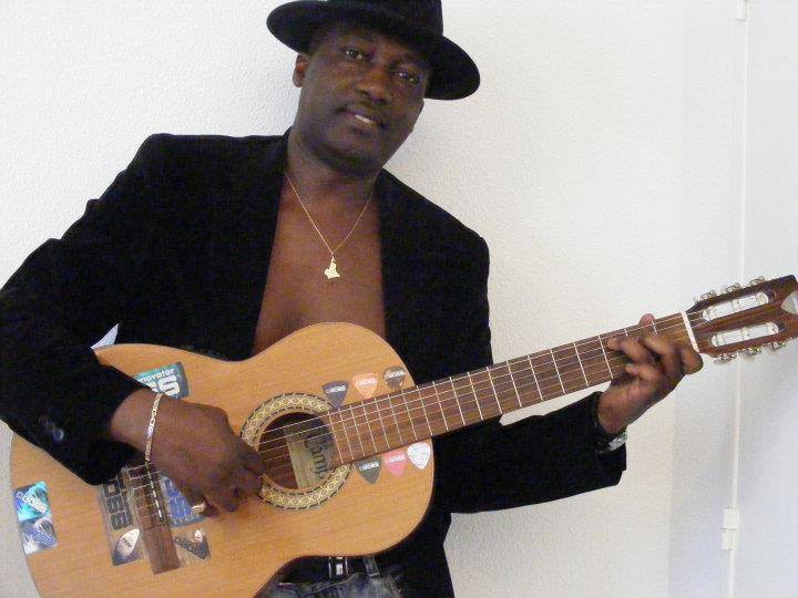 https://kamerlyrics.net/media/5537/simon-messanga.jpg