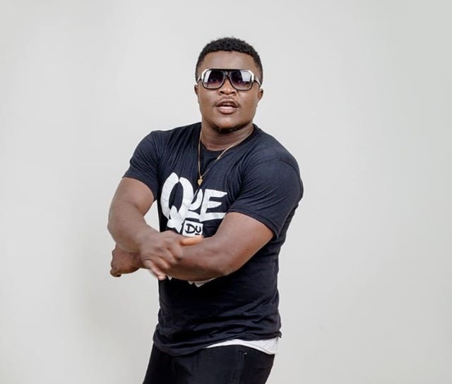 https://kamerlyrics.net/media/8841/que-du-sal-douk-figo.jpg